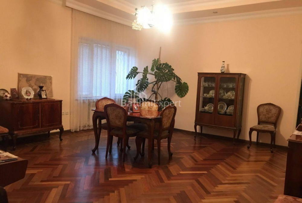 Квартира 120 м² - Зураба Горгiладзе, Батумі, Грузія