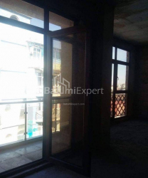 Квартира 2-комн 45 м² - Зураба Горгiладзе, Батумі