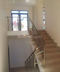 Квартира 2-комн 45 м² - Зураба Горгiладзе, Батумі