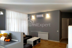 Квартира 3-комн 80 м² - Oлександра Пушкiна, Батумі