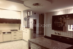 Квартира 6-комн 153 м² - Вахтанга Горгасалі, Батумі