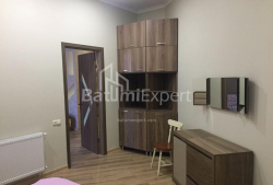 Квартира 3-комн 122 м² - Зураба Горгiладзе, Батумі