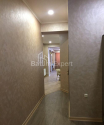 Квартира 3-комн 122 м² - Зураба Горгiладзе, Батумі