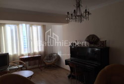 Квартира 2-комн 68 м² - Зураба Горгiладзе, Батумі