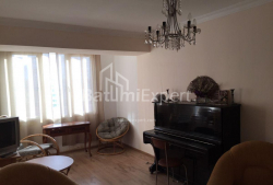 Квартира 2-комн 68 м² - Зураба Горгiладзе, Батумі