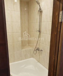 Квартира 2-комн 45 м² - Зураба Горгiладзе, Батумі