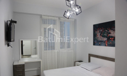 Квартира 2-комн 47 м² - Зураба Горгiладзе, Батумі