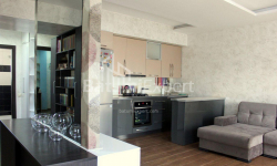Квартира 3-комн 76 м² - Зураба Горгiладзе, Батумі