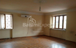 Квартира 3-комн 92 м² - 26 травня, Батумі