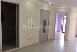Квартира 4-комн 73 м² - Іллі Чавчавадзе, Батумі