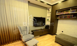 Квартира 3-комн 100 м² - Зураба Горгiладзе, Батумі