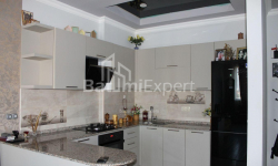 Квартира 2-комн 56 м² - Шерифа Хімшіашвілі, Батумі