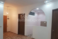 Квартира 3-комн 48 м² - Петра Багратіоні, Батумі