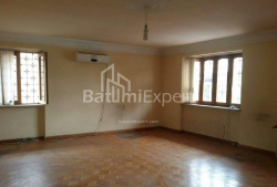 Квартира 3-комн 92 м² - 26 травня, Батумі