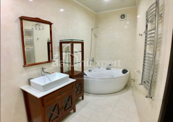 Квартира 160 м² - Зураба Горгiладзе, Батумі, Грузія