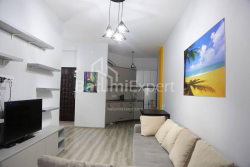 Квартира 2-комн 47 м² - Зураба Горгiладзе, Батумі