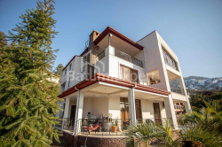 Приватний будинок 7-комн 500 м² - Петре Ибери, Гоніо