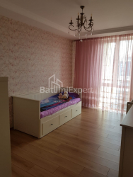 Квартира 3-комн 80 м² - Зураба Горгiладзе, Батумі