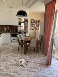 Квартира 2-комн 90 м² - Важа-Пшавела, Батумі